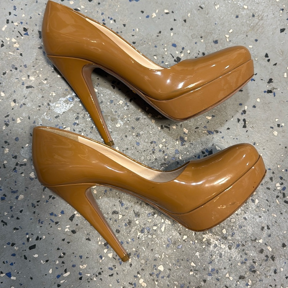 Prada TAN  pre loved platform pump👠
